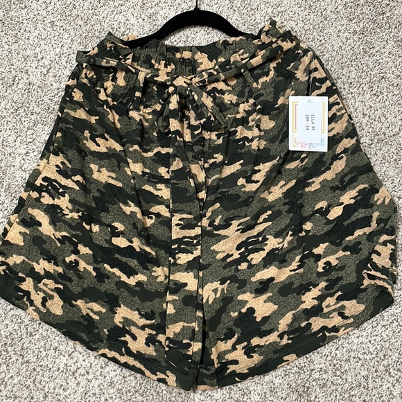 LuLaRoe Pants - NWT LULAROE ELLA SHORTS sz med